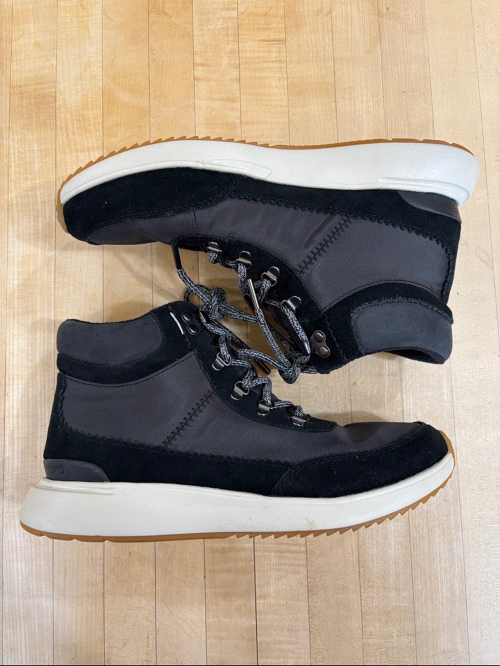 Toms Women’s Size 9 Cascada Waterproof Black Suede Techy Nylon High-Top Sneakers
